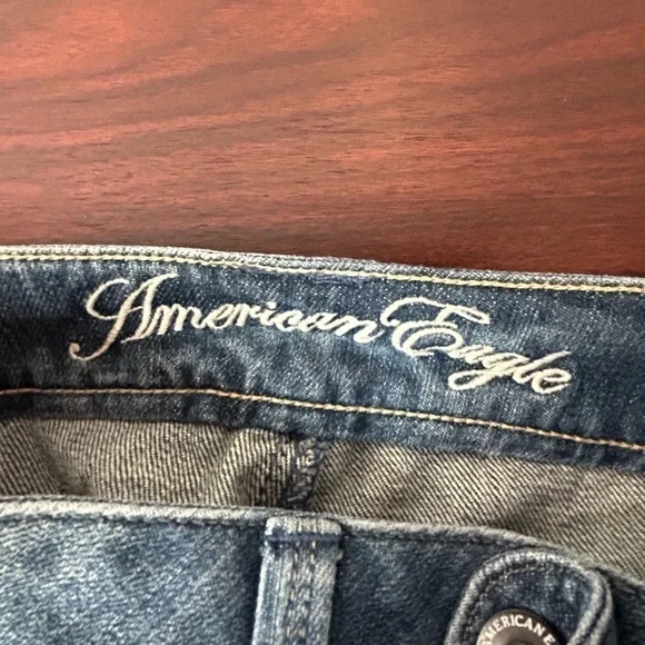 WJ4. American Eagle jean shorts Sz 2 - Picture 2 of 4